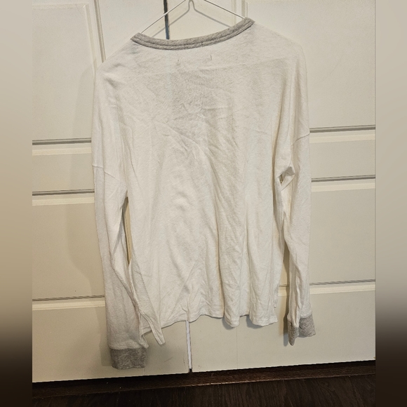 Abercrombie long sleeved white tee with grey trim. Size Small - Picture 2 of 3